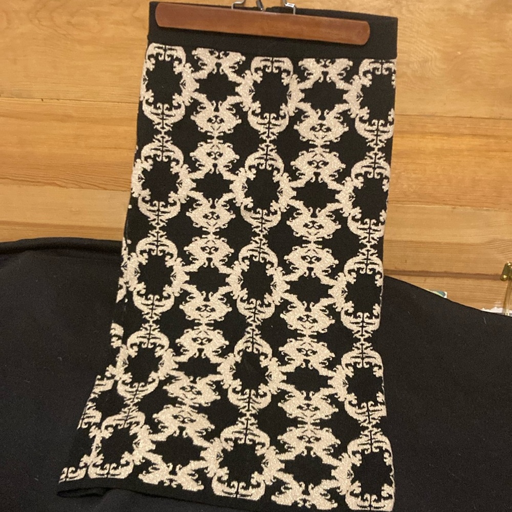 Black/Gold Fitted Knit Pencil Skirt by New York & Company